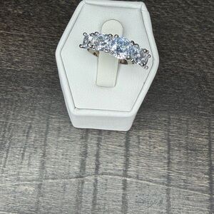 New sterling silver plated ring size 7